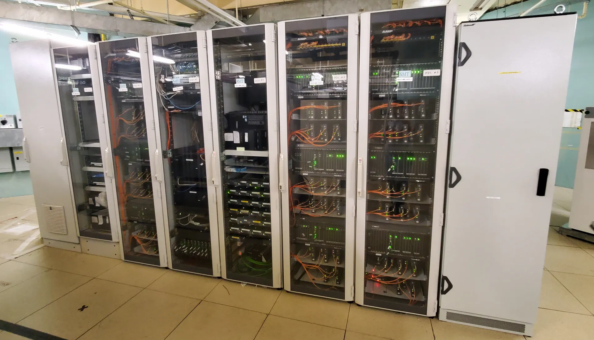GNS 規劃的機房與機櫃線纜管理實景 — 整潔、合標準、易於維護